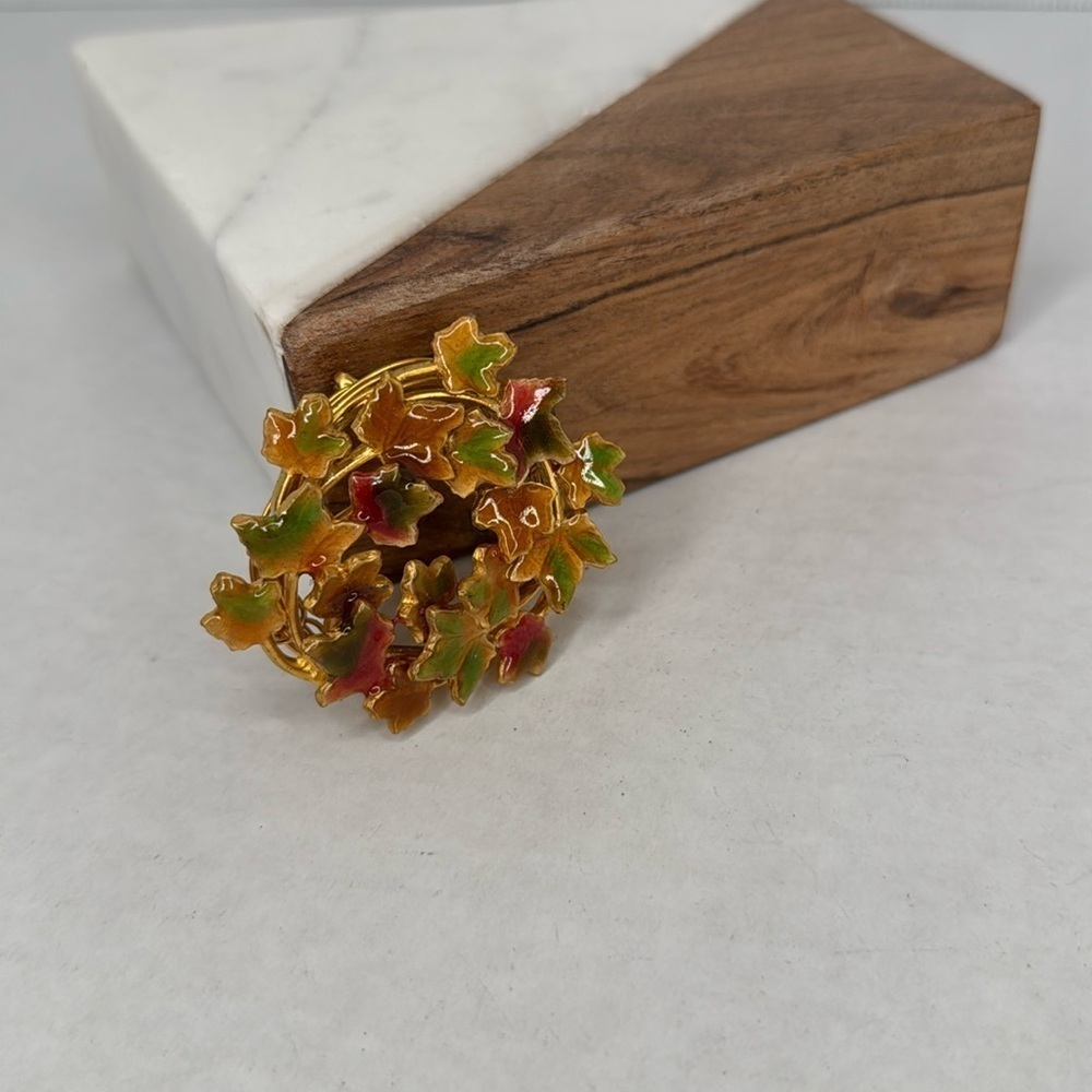 Vintage Gold Leaf Wreath Brooch lot B7
